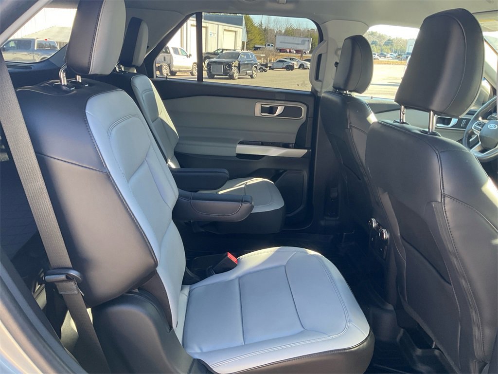 Certified 2021 Ford Explorer XLT w/ Equipment Group 202A image 13