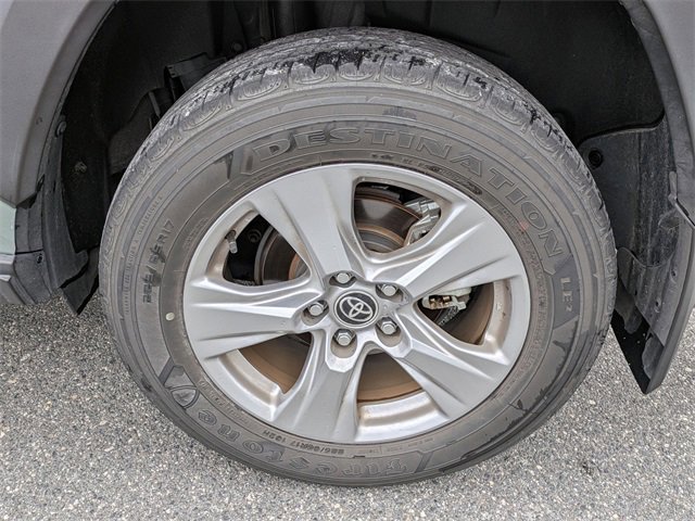 Used 2022 Toyota RAV4 XLE image 9