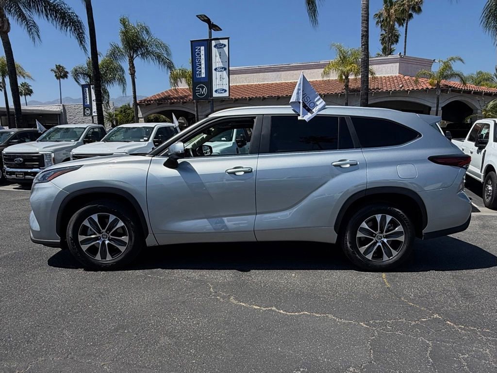 Used 2025 Toyota Highlander XLE FWD image 5