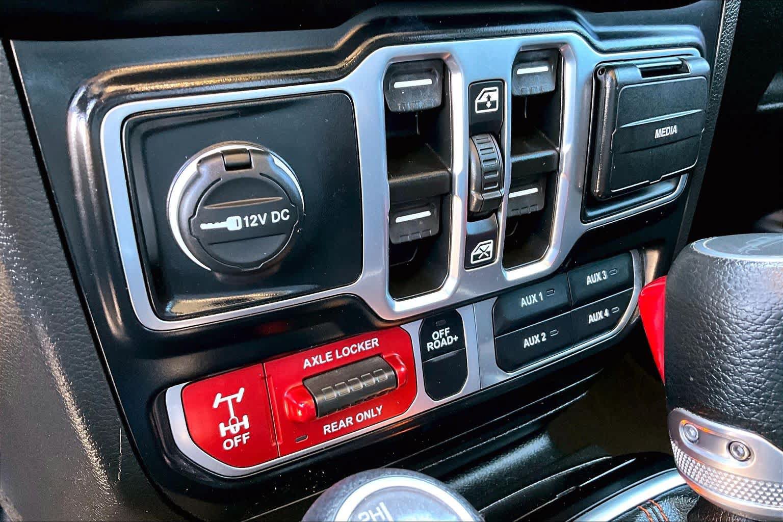 Used 2023 Jeep Gladiator Mojave w/ Trailer Tow Package AWD/4WD image 32