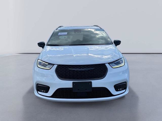 Used 2025 Chrysler Pacifica Limited FWD image 8