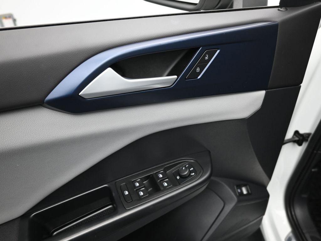 Used 2022 Volkswagen Taos SE image 38