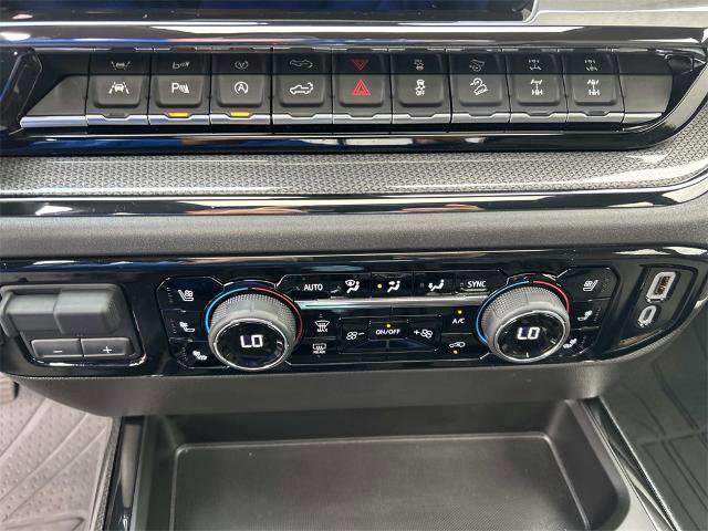 Used 2025 Chevrolet Silverado 1500 ZR2 w/ Technology Package image 35