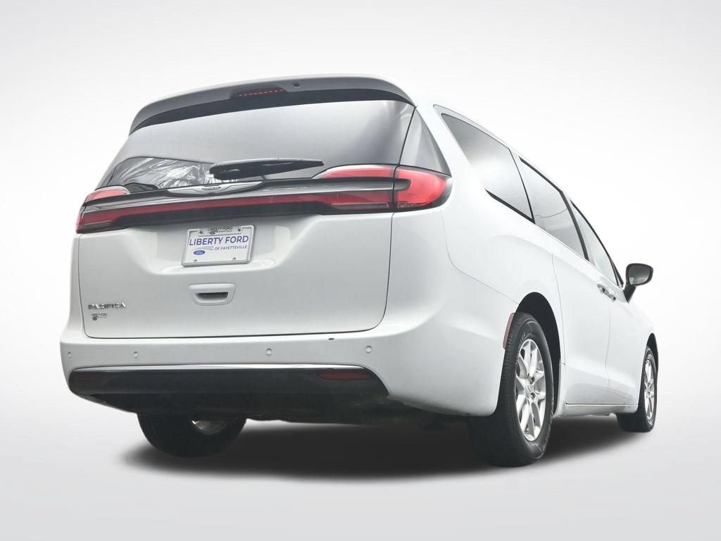 Used 2024 Chrysler Pacifica Touring-L FWD image 36
