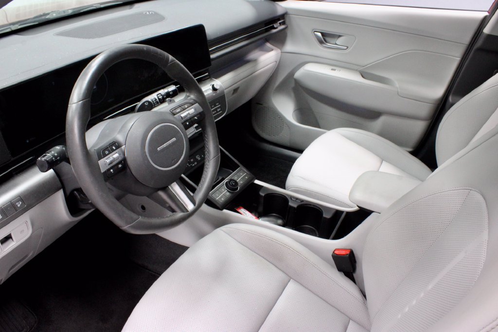 Used 2024 Hyundai Kona Limited AWD/4WD image 23