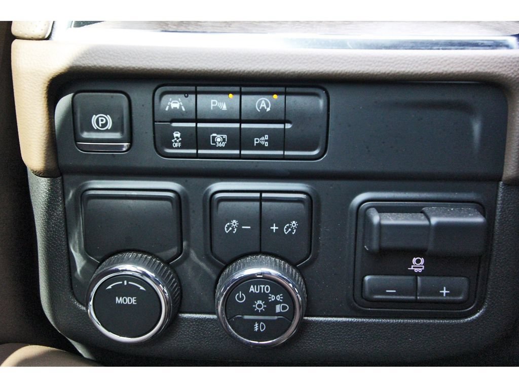 Used 2025 Chevrolet Tahoe High Country w/ Sun And Tow Package RWD image 21