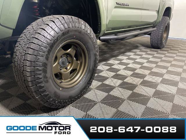 Used 2022 Toyota Tacoma TRD Sport w/ TRD Premium Sport Package AWD/4WD image 27