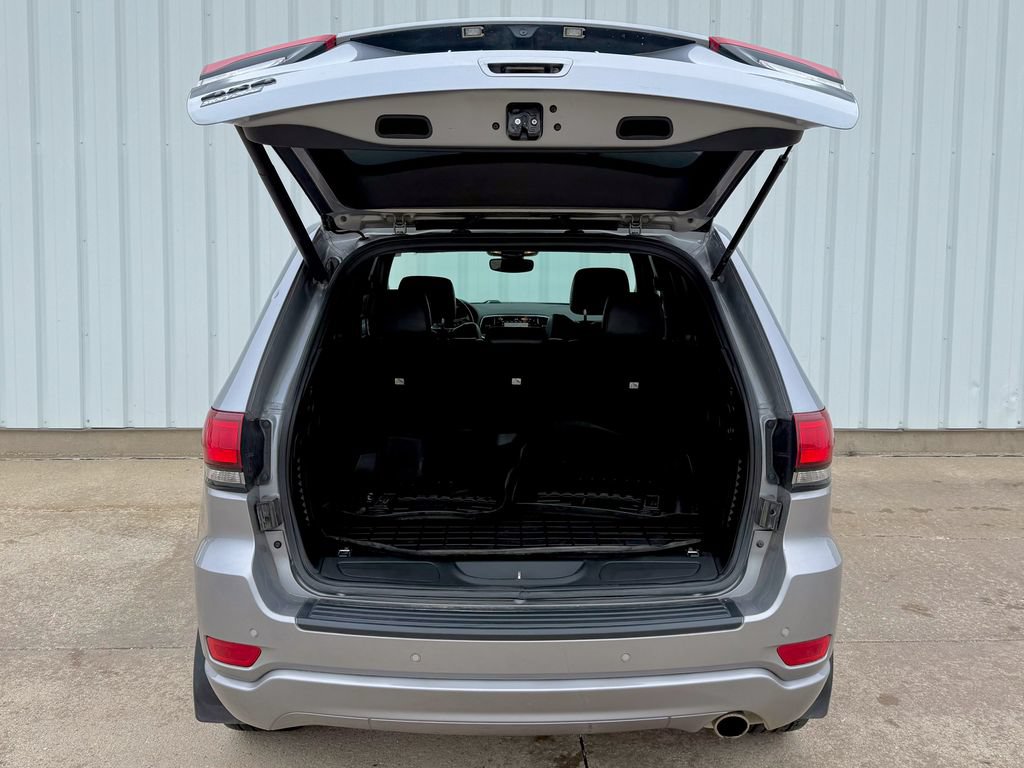 Used 2019 Jeep Grand Cherokee Altitude AWD/4WD image 16