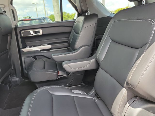 Certified 2024 Ford Explorer XLT w/ Equipment Group 202A AWD/4WD image 18