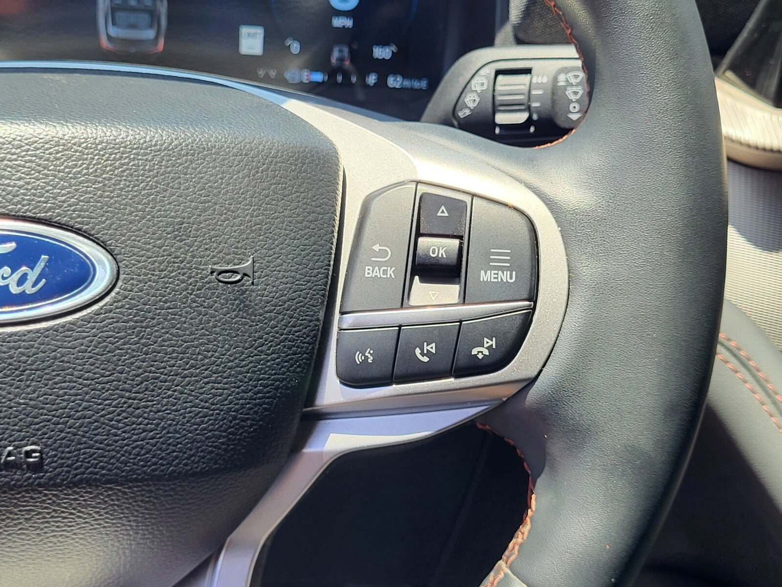 Certified 2025 Ford Explorer Active RWD image 28