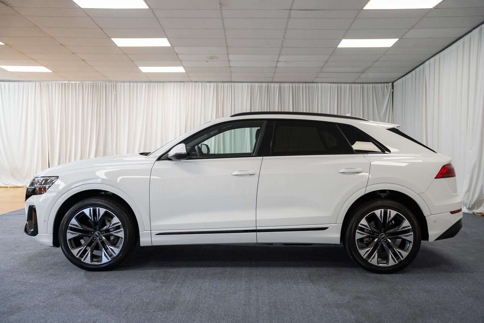 Used 2025 Audi Q8 Premium Plus AWD/4WD image 5