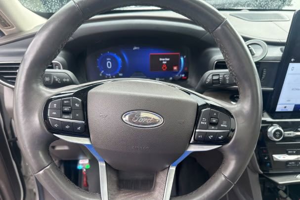 Certified 2023 Ford Explorer Platinum w/ Technology Package AWD/4WD image 8