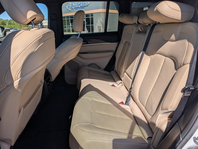Used 2023 Jeep Grand Cherokee Limited w/ Black Appearance Package RWD image 27
