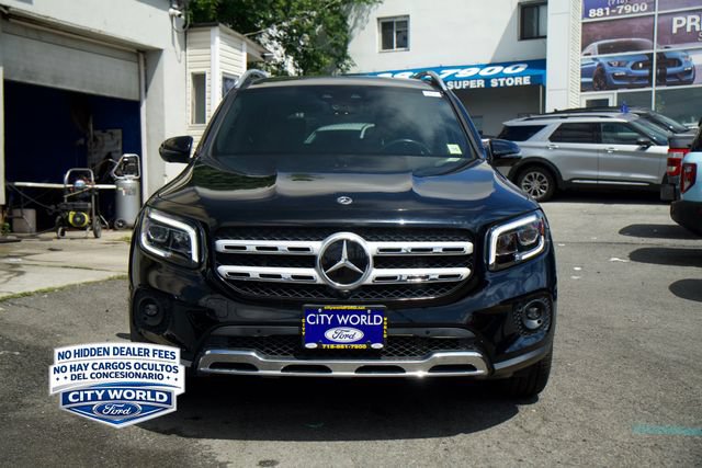 Used 2021 Mercedes-Benz GLB 250 4MATIC w/ Premium Package image 2