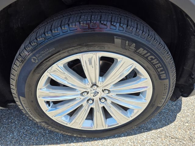 Certified 2025 Ford Explorer Platinum w/ LUX Leather Package AWD/4WD image 12