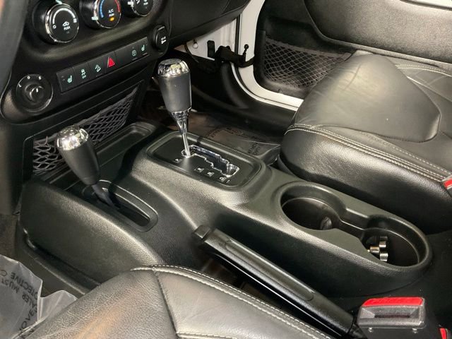 Used 2018 Jeep Wrangler Unlimited Sahara w/ Connectivity Group image 19