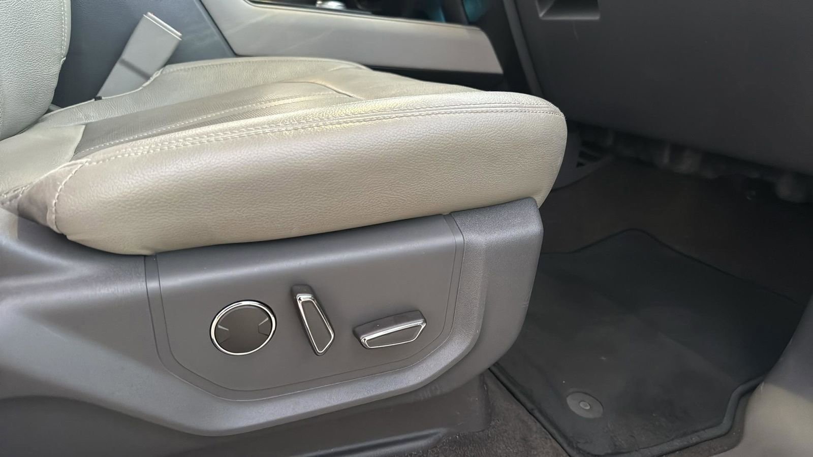 Certified 2020 Ford Expedition Limited w/ Equipment Group 301A image 25