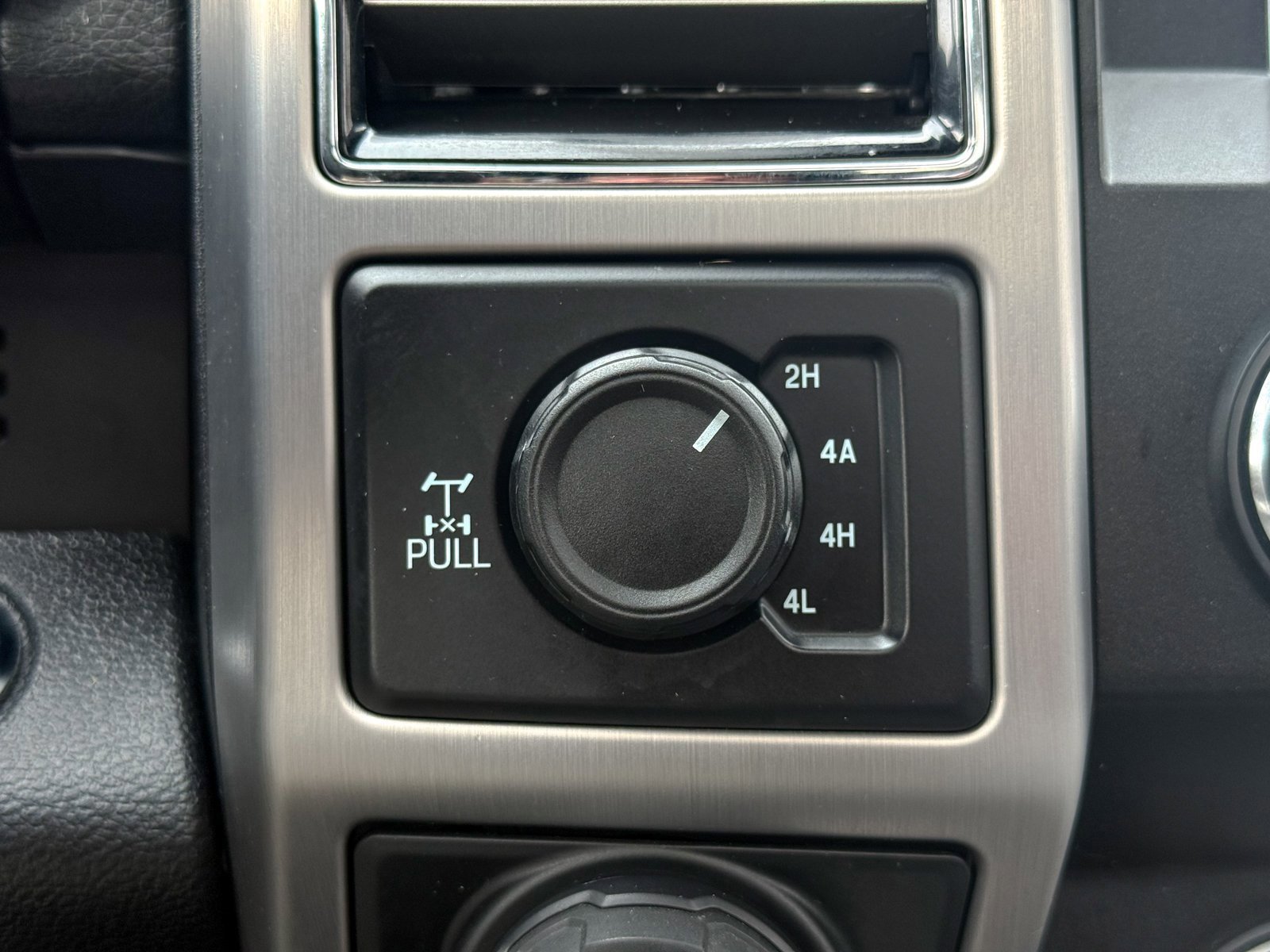 Certified 2019 Ford F150 Platinum w/ Equipment Group 701A Luxury image 29