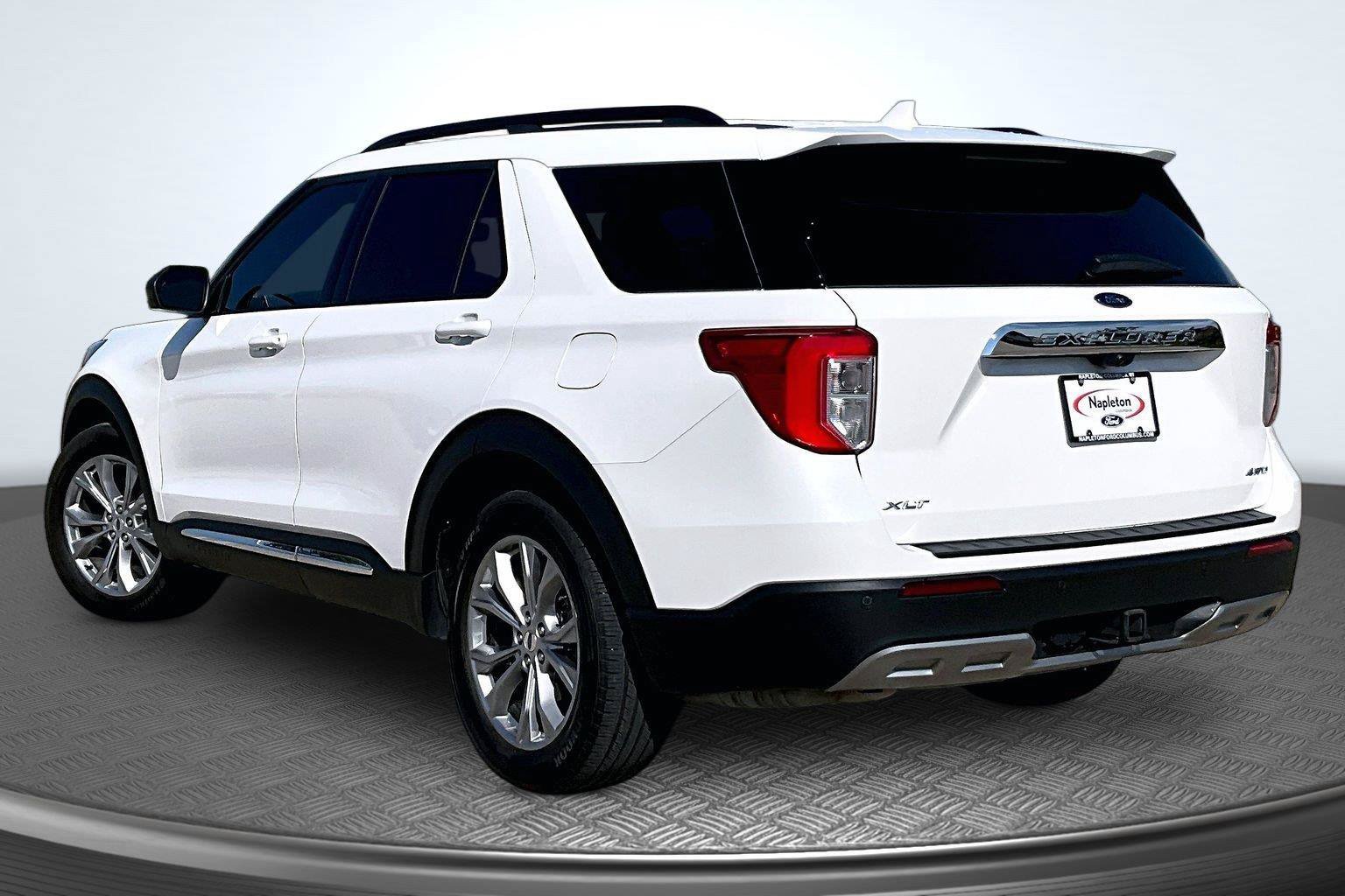 Certified 2023 Ford Explorer XLT w/ Equipment Group 202A AWD/4WD image 14