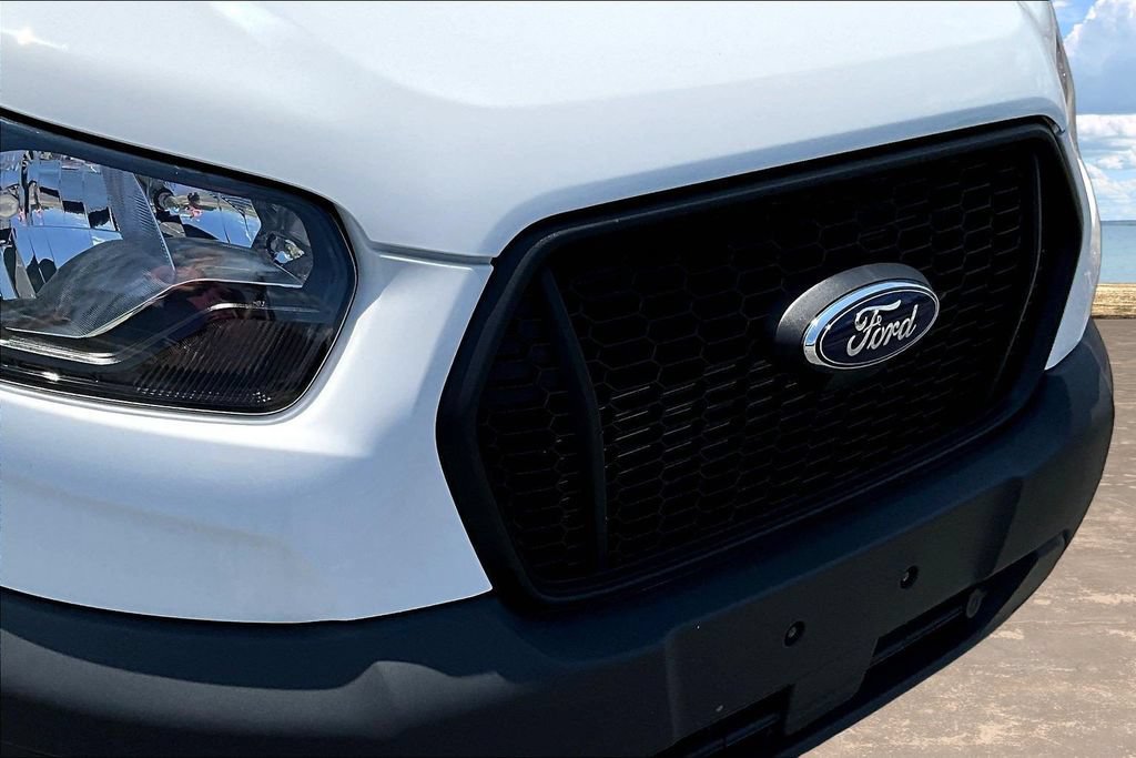 Certified 2025 Ford Transit 150 Low Roof RWD image 36