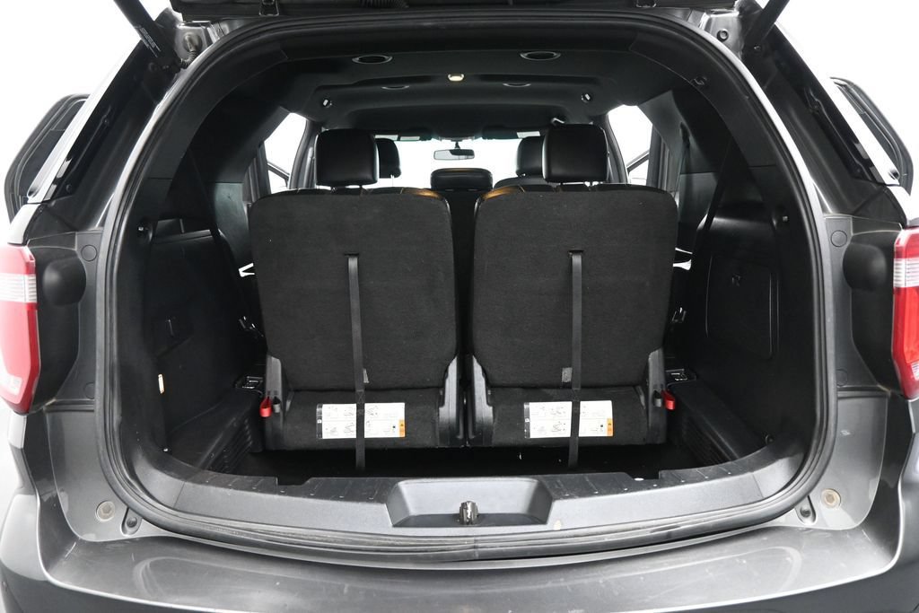 Certified 2017 Ford Explorer XLT w/ Equipment Group 202A FWD image 22