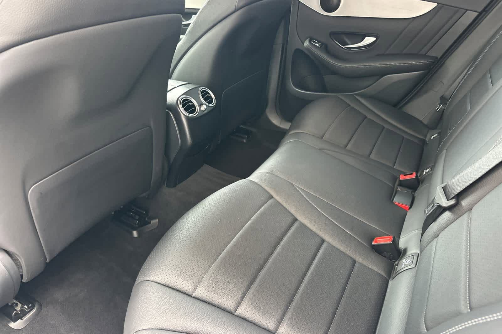 Used 2021 Mercedes-Benz GLC 300 4MATIC image 4