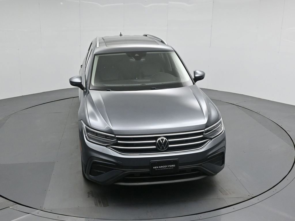 Used 2023 Volkswagen Tiguan SE w/ Panoramic Sunroof Package image 29