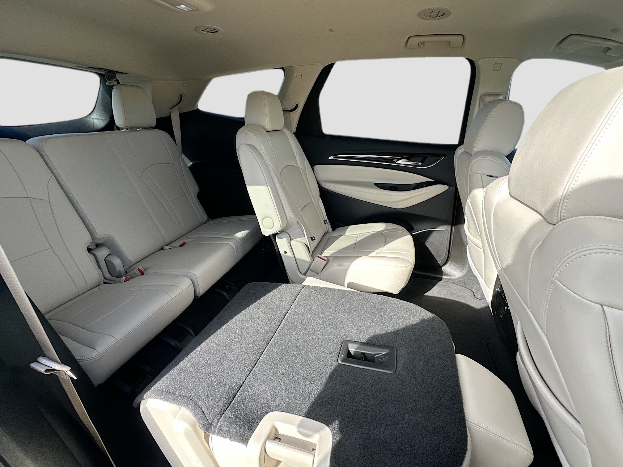 Used 2024 Buick Enclave Essence image 25