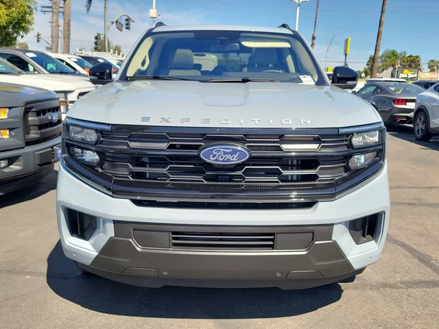 Certified 2025 Ford Expedition Active AWD/4WD image 26