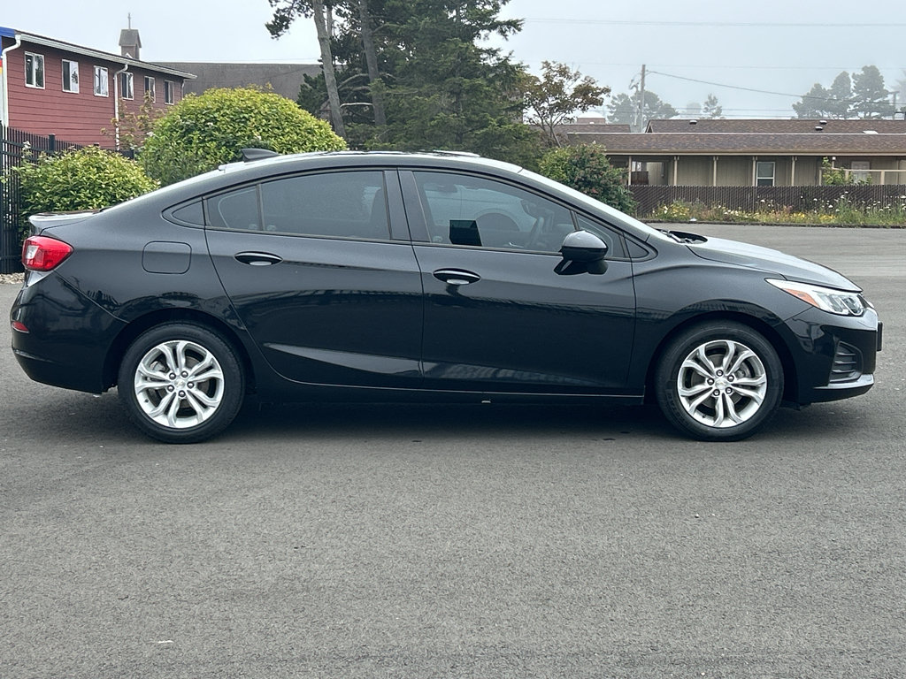 Used 2019 Chevrolet Cruze LS w/ LS Convenience Package FWD image 10