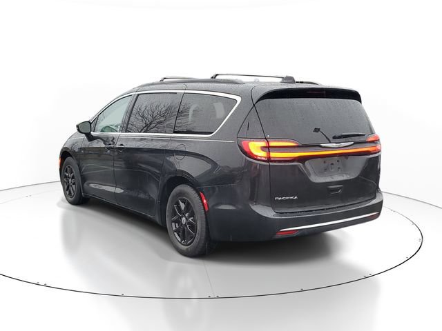 Used 2022 Chrysler Pacifica Touring-L image 2
