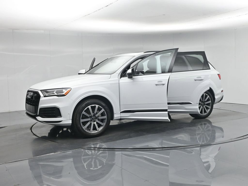 Used 2022 Audi Q7 2.0T Premium Plus w/ Premium Plus Package AWD/4WD image 6
