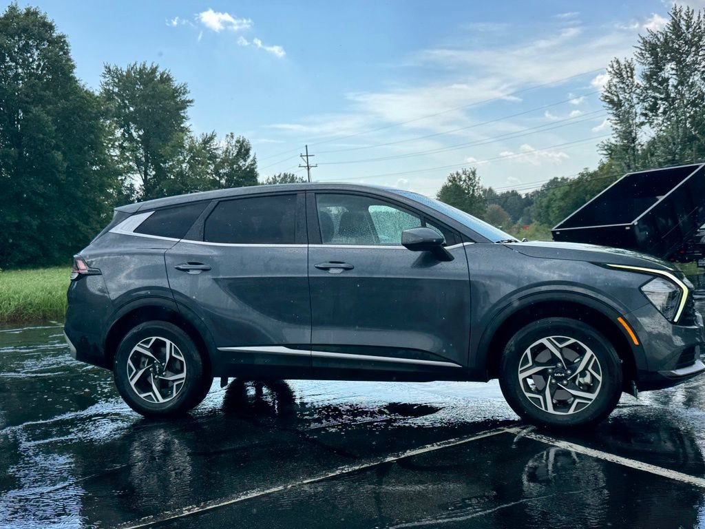 Used 2023 Kia Sportage LX AWD/4WD image 2