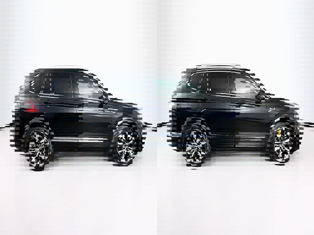 Used 2021 Volkswagen Tiguan SEL Premium R-Line w/ 3rd Row Seat Package image 6