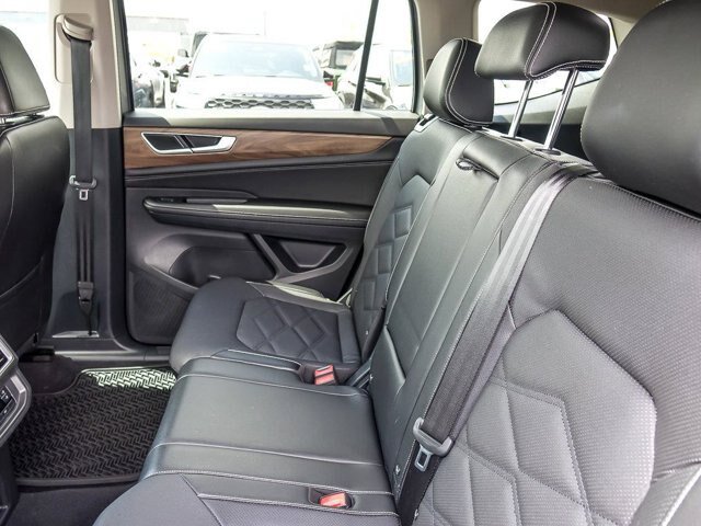 Used 2024 Volkswagen Atlas SE AWD/4WD image 15