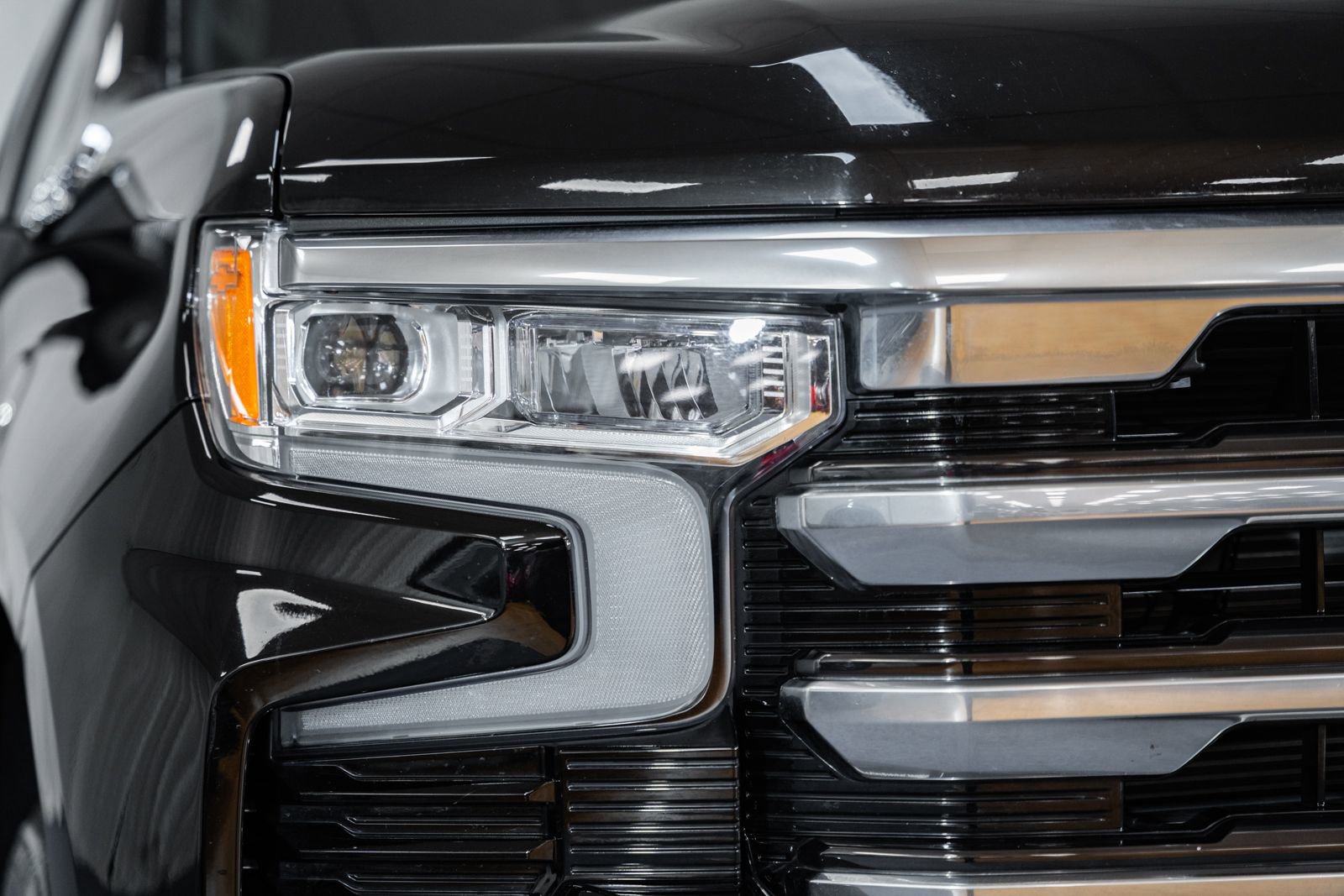 Used 2023 Chevrolet Silverado 1500 High Country w/ High Country Premium Package image 10