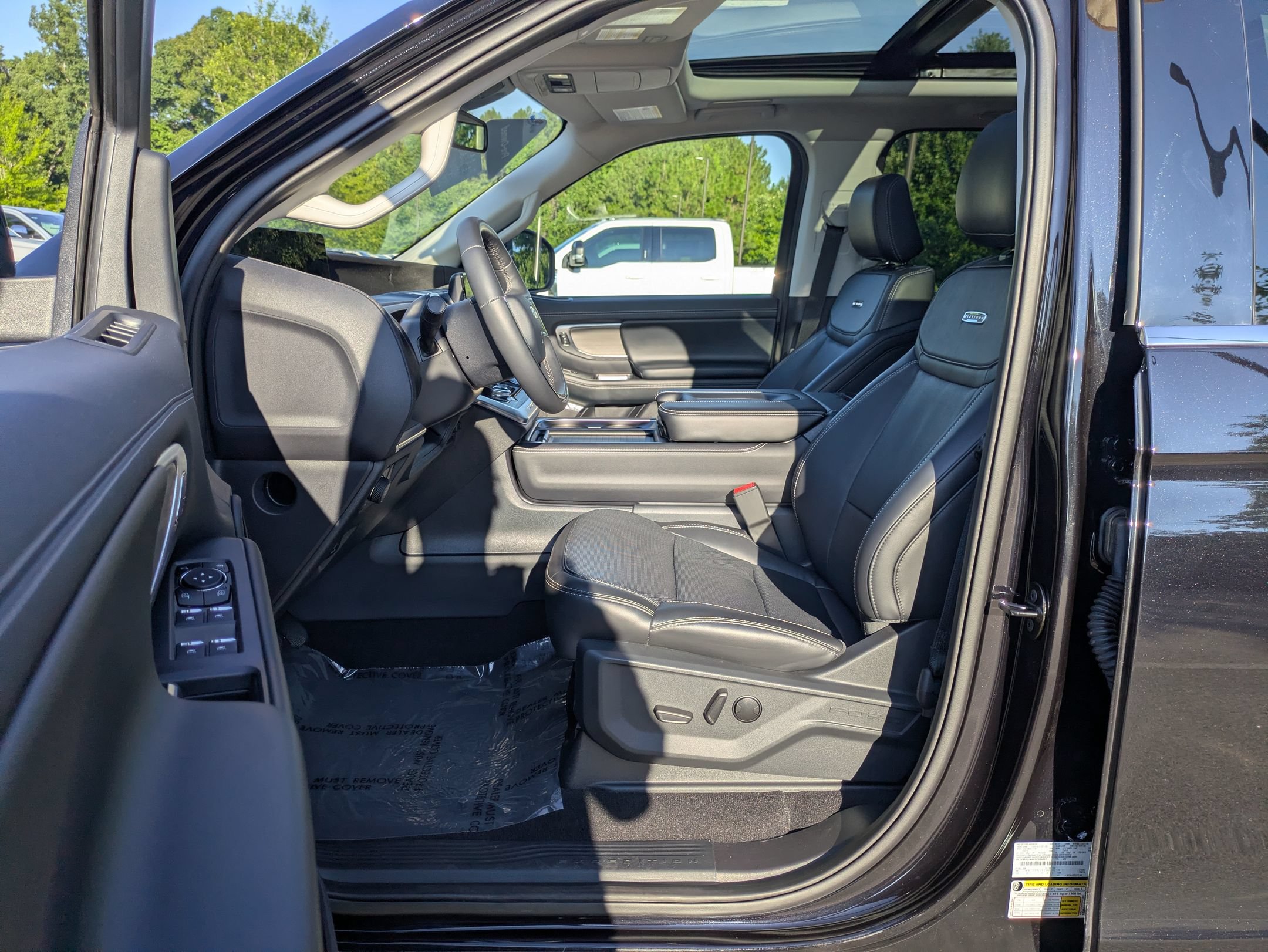 Certified 2025 Ford Expedition Platinum w/ Driver's Package AWD/4WD image 12
