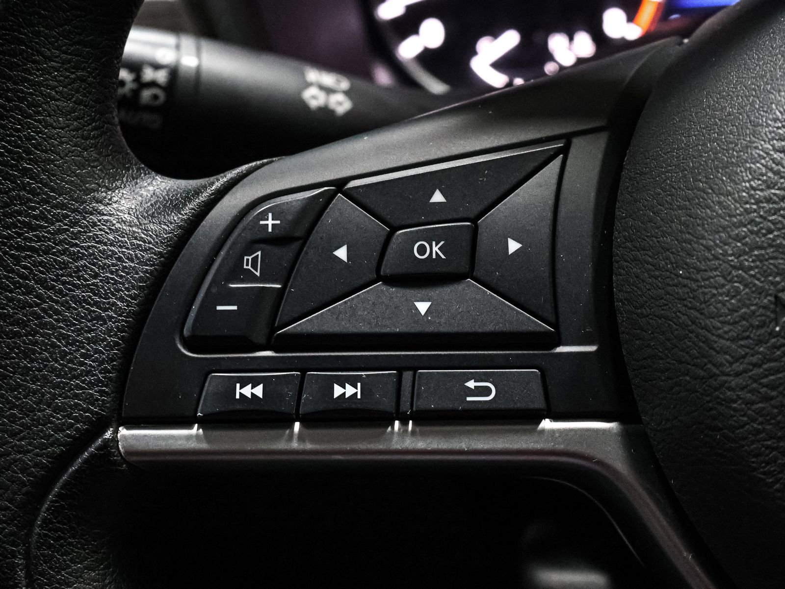 Used 2024 Nissan Altima 2.5 SV image 32