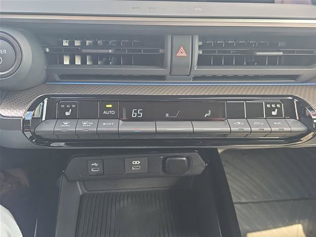 Used 2025 Toyota Prius XLE AWD/4WD image 24