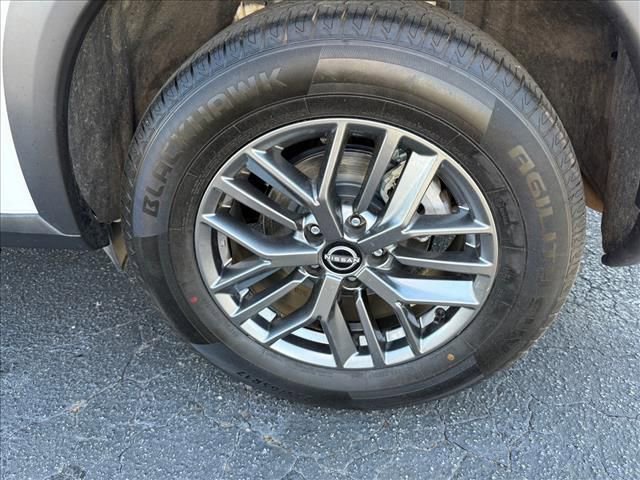 Used 2022 Nissan Rogue S AWD/4WD image 14