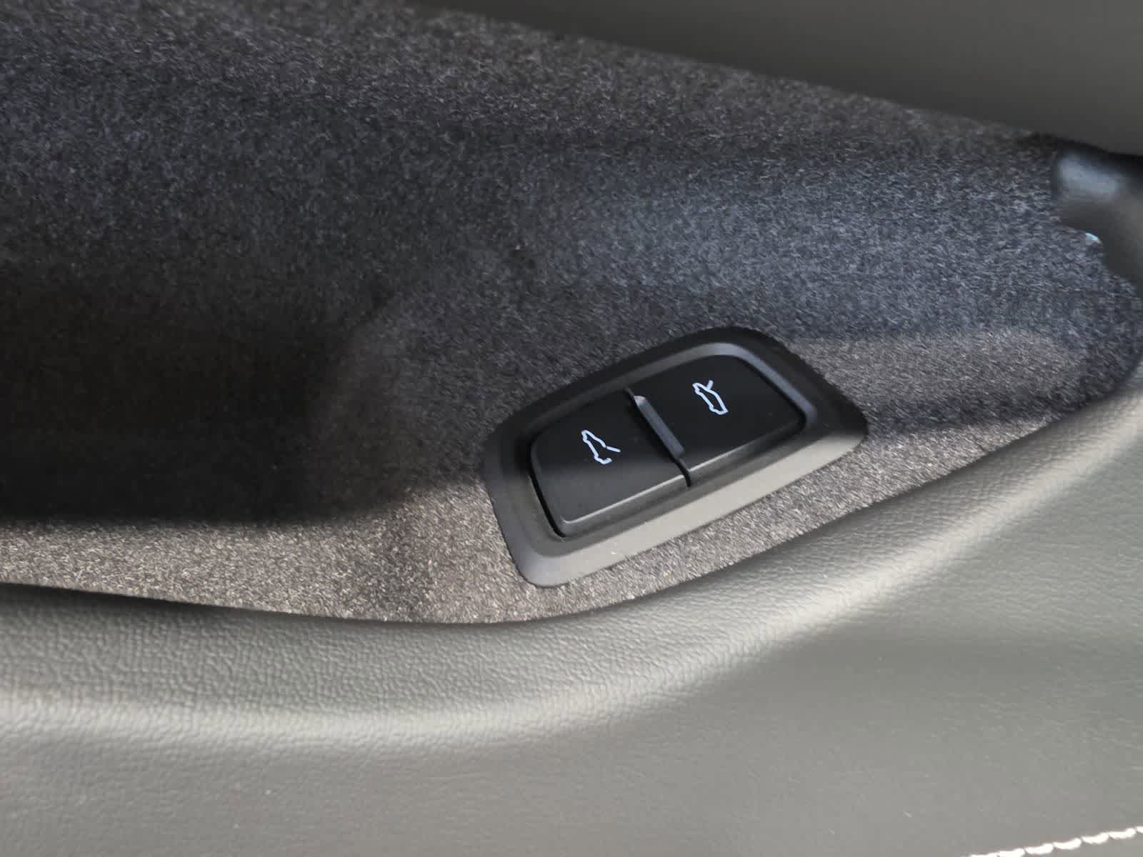 Used 2020 Chevrolet Corvette Stingray Preferred Cpe w/ 2LT Preferred Equipment Group RWD image 18