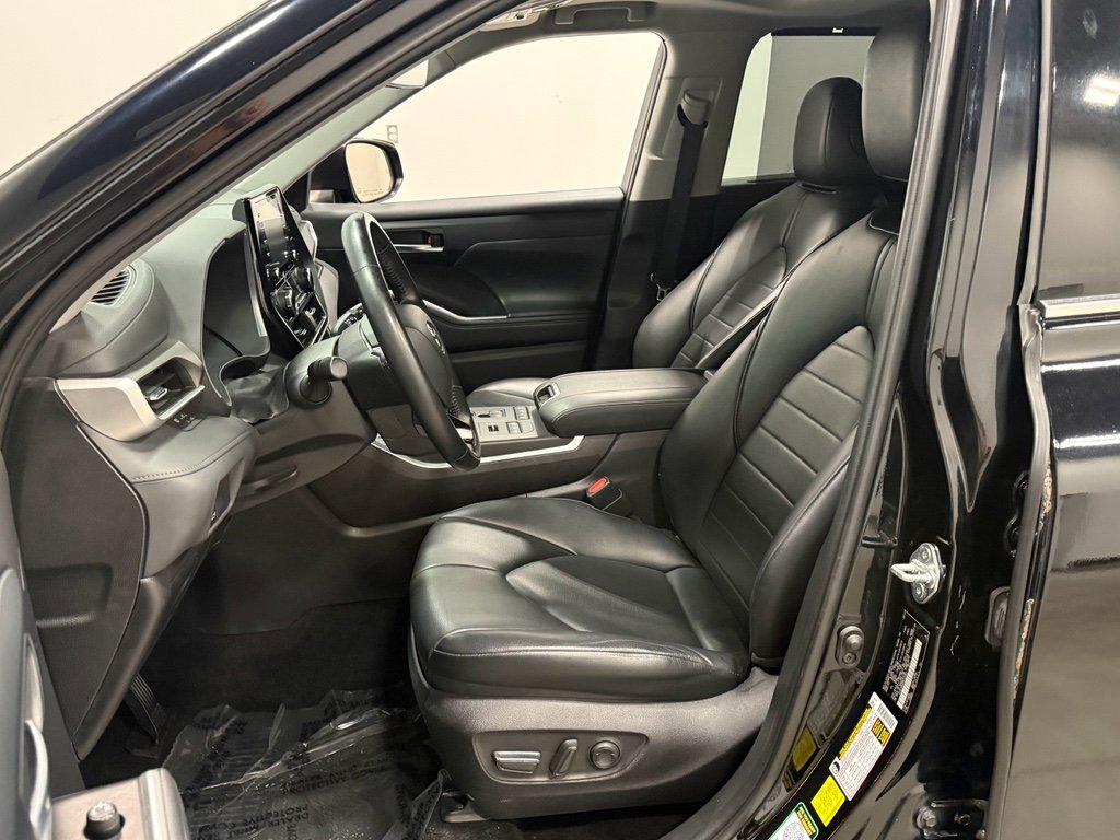 Used 2021 Toyota Highlander XLE image 13