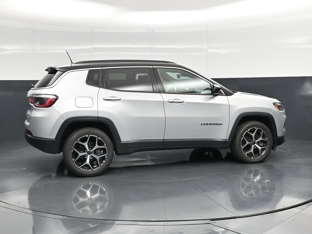 Used 2025 Jeep Compass Limited AWD/4WD image 4