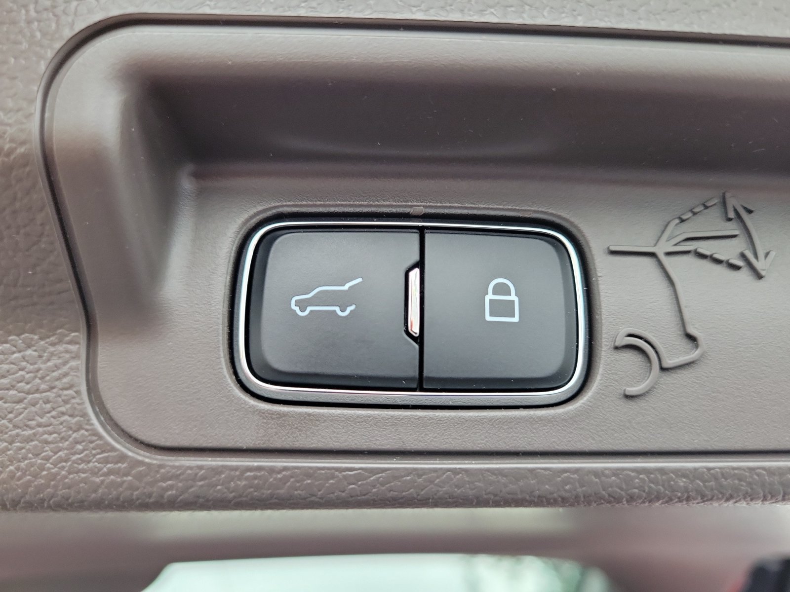 Certified 2023 Ford Explorer Platinum w/ Technology Package AWD/4WD image 9