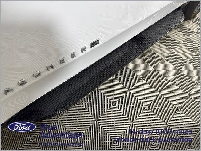 Used 2024 Jeep Wagoneer Series II w/ Flexible Seating Group image 14