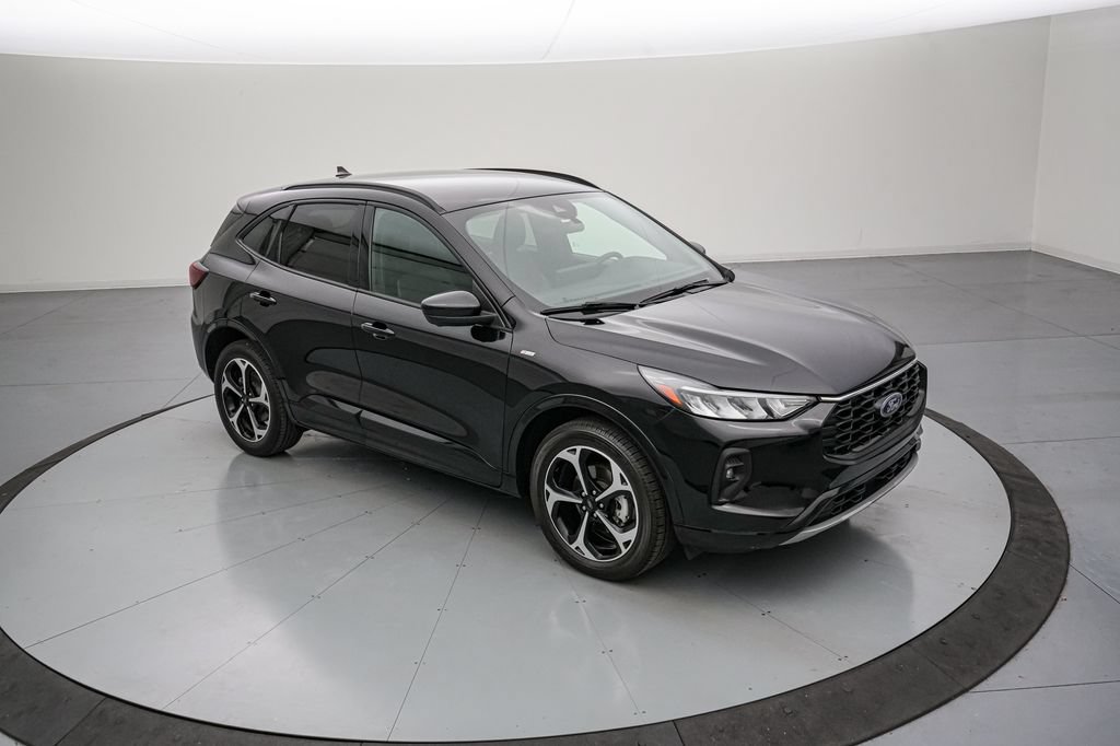 Certified 2023 Ford Escape ST-Line Select w/ Tech Pack #2 AWD/4WD image 2