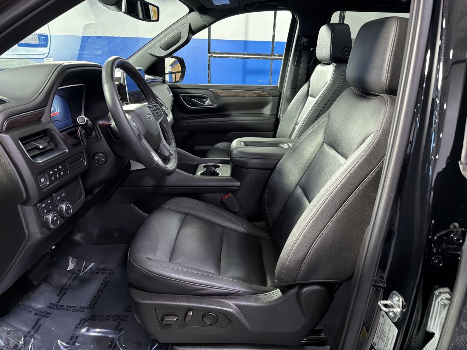 Used 2023 Chevrolet Tahoe Z71 w/ Luxury Package AWD/4WD image 21