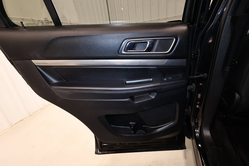Certified 2019 Ford Explorer XLT w/ Equipment Group 201A AWD/4WD image 15