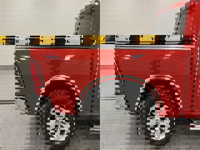 Used 2017 RAM 1500 Classic SLT w/ SLT Plus D￩cor Group image 4