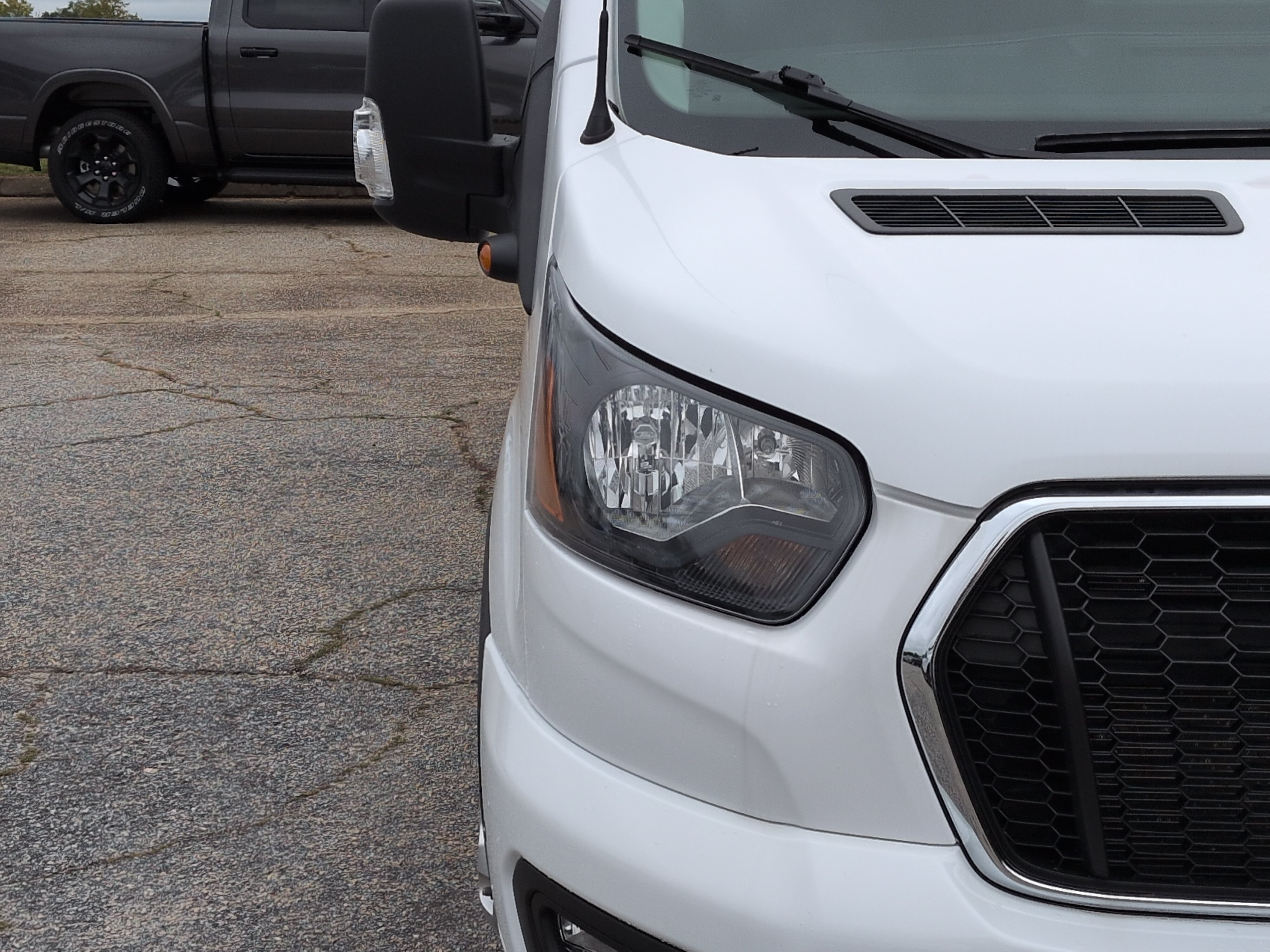Certified 2025 Ford Transit 350 XLT RWD image 8